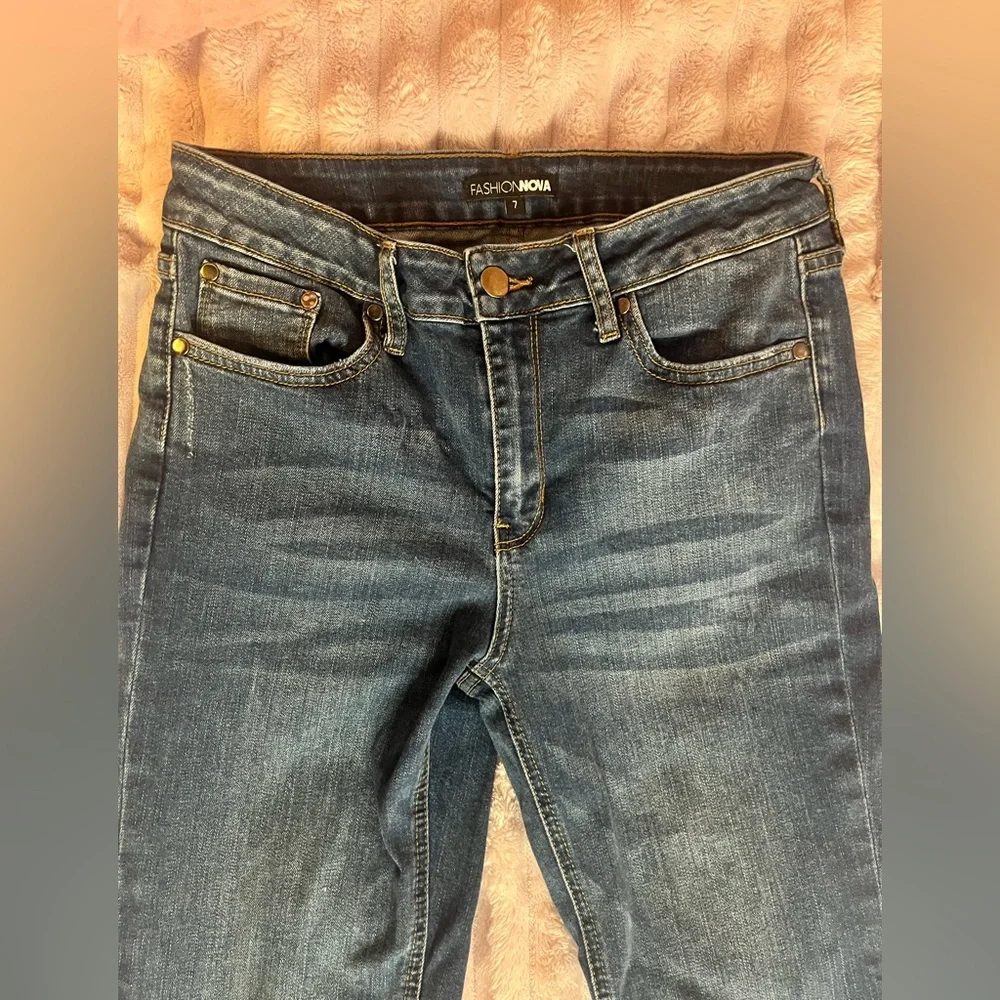 🛍️ Fashion Nova High-Rise Denim Flare Jeans | Size 7 | EUC | Retro Boho Vibes ☀️ - Picture 2 of 11